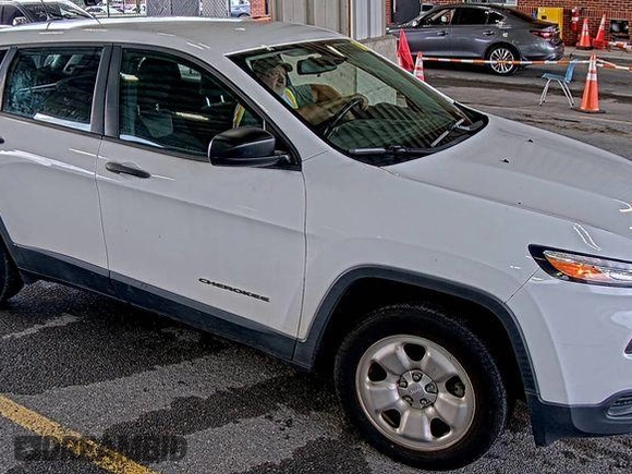2017 Jeep Cherokee Sport with VIN 1C4PJLABXHW660505, listed as a IAAI auction lot 42680671 with 98,907 mi miles and . Bid and sale history available at DreamBid. Image 19.