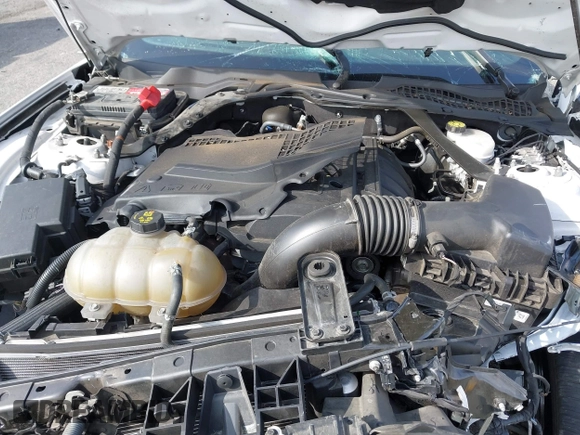 2020 Ford Mustang EcoBoost z VIN 1FATP8UH0L5134222, wystawiony jako IAAI lot #41477417 z przebiegiem 40 698 mil mil oraz . Historia ofert i sprzedaży dostępna na DreamBid. Obrazek 10.
