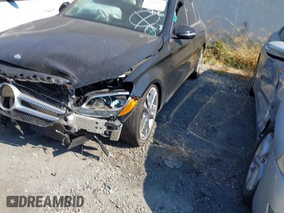 2017 Mercedes-Benz C 300 z VIN 55SWF4JB0HU183802, wystawiony jako IAAI lot #42666877 z przebiegiem Nie podano mil oraz . Historia ofert i sprzedaży dostępna na DreamBid. Obrazek 2.