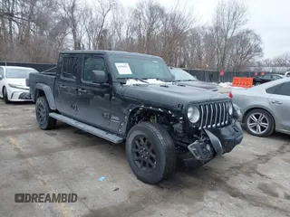 2023 Jeep Gladiator Overland z VIN 1C6HJTFG4PL564093, wystawiony jako IAAI lot #41594203 z przebiegiem 37 740 mil mil oraz . Historia ofert i sprzedaży dostępna na DreamBid. Obrazek 1.