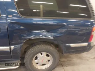 2000 GMC Yukon XL SLT with VIN 3GKFK16T3YG135321, listed as a IAAI auction lot 40952741 with 204,820 mi miles. Bid and sale history available at carsss.com. Image 13.