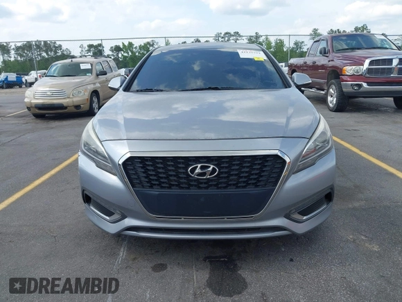 2016 Hyundai Sonata Hybrid SE with VIN KMHE24L15GA039176, listed as a IAAI auction lot 42135751 with 135,592 mi miles. Bid and sale history available at carsss.com. Image 12.