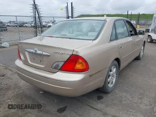 2001 Toyota Avalon XL w/Bucket Seats with VIN 4T1BF28B91U173868, listed as a IAAI auction lot 41721904 with 325,097 mi miles. Bid and sale history available at carsss.com. Image 4.