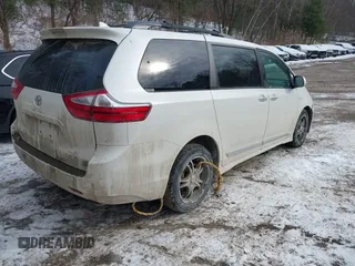 2018 Toyota Sienna XLE with VIN 5TDDZ3DC2JS191352, listed as a IAAI auction lot 41458248 with 143,664 mi miles. Bid and sale history available at carsss.com. Image 4.