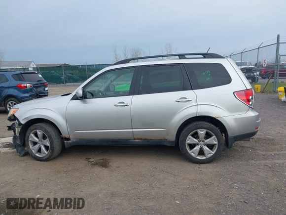 2009 Subaru Forester X с VIN JF2SH63699H753725, выставлен на аукционе IAAI как лот 40713315 с пробегом 255 082 миль миль и . История ставок и продаж доступна на DreamBid. Изображение 14.