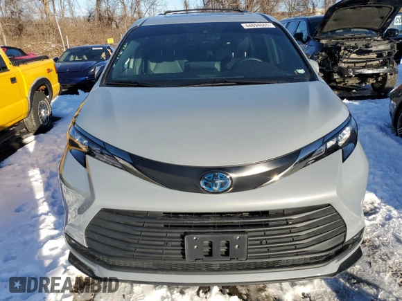 2022 Toyota Sienna XLE Woodland Edition with VIN 5TDASKFC5NS047766, listed as a Copart auction lot 44894665 with 58,862 mi miles and Salvage Title. Bid and sale history available at carsss.com. Image 5.