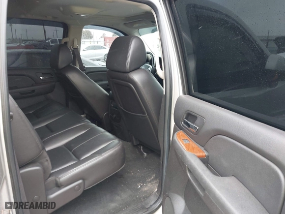 2008 GMC Sierra 1500 Work Truck with VIN 2GTEK13M881169431, listed as a IAAI auction lot 41435930 with 132,787 mi miles. Bid and sale history available at carsss.com. Image 8.