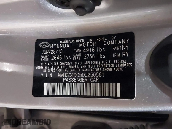 2013 Hyundai Genesis 3.8L with VIN KMHGC4DD5DU250581, listed as a IAAI auction lot 41531115 with 1 mi miles. Bid and sale history available at carsss.com. Image 9.