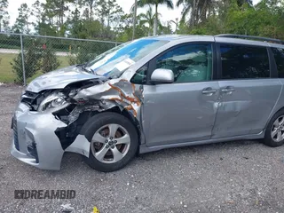 2018 Toyota Sienna LE Auto Access Seat with VIN 5TDKZ3DC5JS945951, listed as a IAAI auction lot 41689856 with 103,537 mi miles. Bid and sale history available at carsss.com. Image 6.