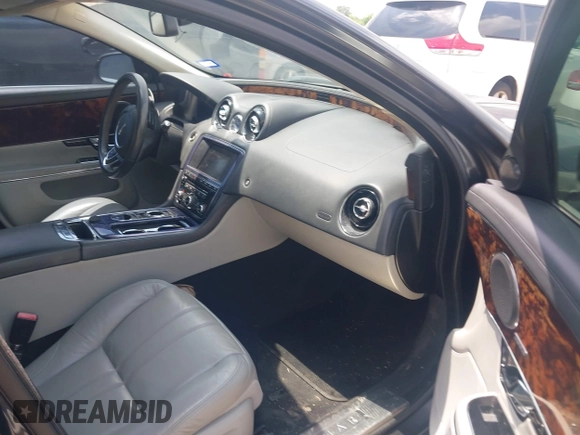 2013 Jaguar XJ with VIN SAJWA1C77D8V44610, listed as a IAAI auction lot 42150382 with Not Provided miles and . Bid and sale history available at DreamBid. Image 5.