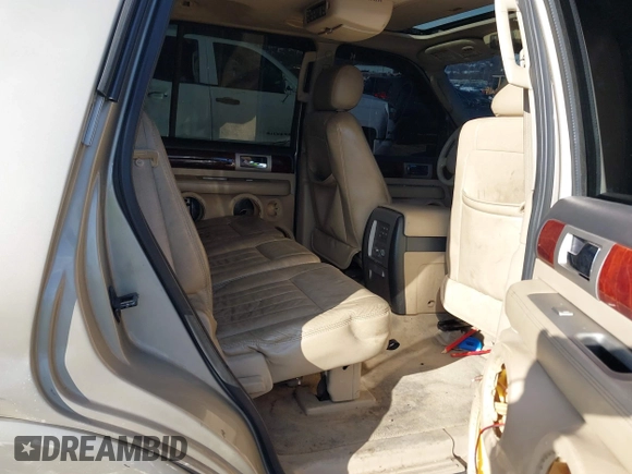 2006 Lincoln Navigator Luxury with VIN 5LMFU28556LJ11069, listed as a IAAI auction lot 41336059 with 117,003 mi miles. Bid and sale history available at carsss.com. Image 8.