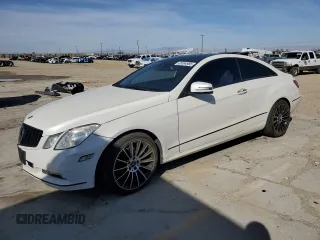 2010 Mercedes-Benz E 350 z VIN WDDKJ5GB0AF038584, wystawiony jako Copart lot #45584965 z przebiegiem 84 683 mil mil oraz Szkoda całkowita • Salvage title. Historia ofert i sprzedaży dostępna na DreamBid. Obrazek 1.