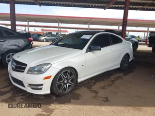 2014 Mercedes-Benz C 250 с VIN WDDGJ4HBXEG289823, выставлен на аукционе IAAI как лот 42344530 с пробегом 122 670 миль миль и . История ставок и продаж доступна на DreamBid. Изображение 2.