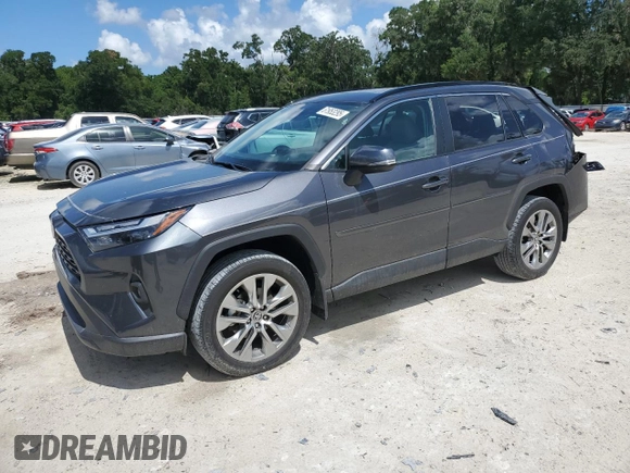 2023 Toyota RAV4 XLE Premium z VIN 2T3C1RFV7PC222978, wystawiony jako Copart lot #61953295 z przebiegiem 33 679 mil mil oraz Szkoda całkowita • Salvage title. Historia ofert i sprzedaży dostępna na DreamBid. Obrazek 1.