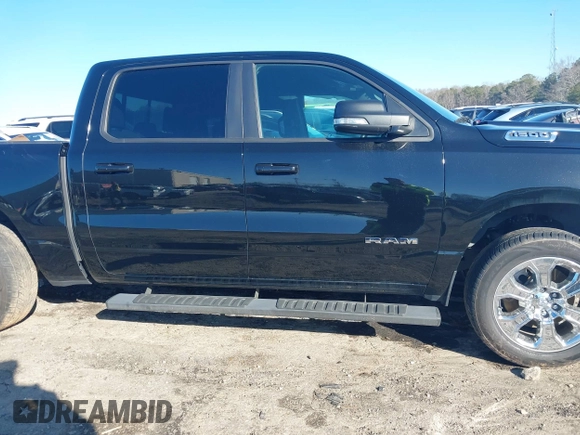 2021 Ram 1500 Big Horn z VIN 1C6RREFG1MN532758, wystawiony jako IAAI lot #41395774 z przebiegiem 66 750 mil mil oraz . Historia ofert i sprzedaży dostępna na DreamBid. Obrazek 12.