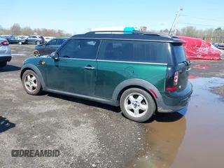 2011 MINI Clubman z VIN WMWZF3C57BT187802, wystawiony jako IAAI lot #39206880 z przebiegiem 93 476 mil mil oraz . Historia ofert i sprzedaży dostępna na DreamBid. Obrazek 3.