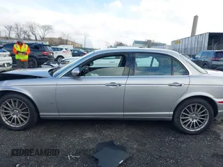 2006 Jaguar XJ with VIN SAJWA71B96SH04571, listed as a IAAI auction lot 41574323 with 1 mi miles. Bid and sale history available at carsss.com. Image 13.
