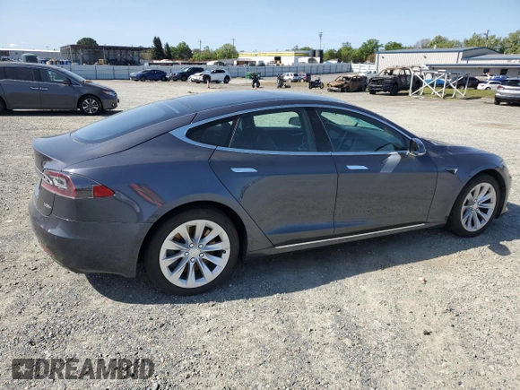 2018 Tesla Model S 75D z VIN 5YJSA1E23JF263642, wystawiony jako Copart lot #50647665 z przebiegiem 71 416 mil mil oraz Szkoda całkowita • Salvage title. Historia ofert i sprzedaży dostępna na DreamBid. Obrazek 3.