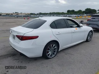 2019 Alfa Romeo Giulia z VIN ZARFAMAN2K7598133, wystawiony jako IAAI lot #39854467 z przebiegiem 126 766 mil mil oraz . Historia ofert i sprzedaży dostępna na DreamBid. Obrazek 4.
