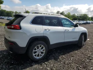 2017 Jeep Cherokee Latitude with VIN 1C4PJMCS8HW659923, listed as a Copart auction lot 64478185 with 118,169 mi miles and Salvage title. Bid and sale history available at DreamBid. Image 3.
