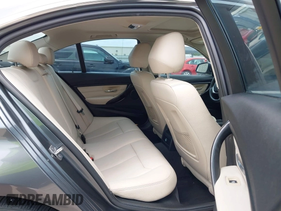 2015 BMW 3 Series 328i с VIN WBA3A5G58FNS87928, выставлен на аукционе IAAI как лот 42392498 с пробегом 108 697 миль миль и . История ставок и продаж доступна на DreamBid. Изображение 8.