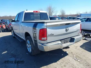 2018 Ram 1500 Big Horn z VIN 1C6RR7GG6JS310482, wystawiony jako IAAI lot #41779744 z przebiegiem 74 548 mil mil oraz . Historia ofert i sprzedaży dostępna na DreamBid. Obrazek 3.
