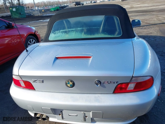 2001 BMW Z3 2.5i with VIN WBACN33461LM03363, listed as a IAAI auction lot 41883292 with 184,957 mi miles. Bid and sale history available at carsss.com. Image 8.
