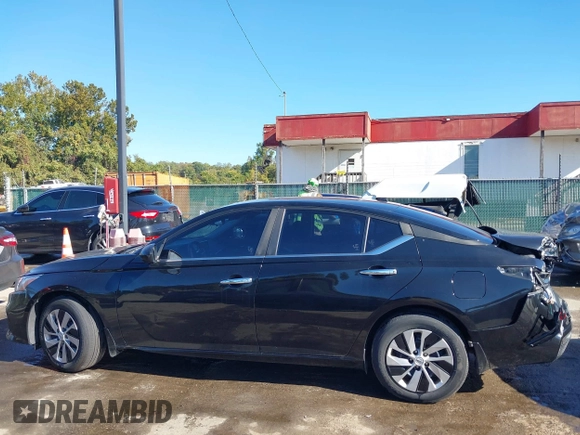 2019 Nissan Altima 2.5 S with VIN 1N4BL4BW6KC189236, listed as a IAAI auction lot 40638145 with 147,457 mi miles. Bid and sale history available at carsss.com. Image 14.