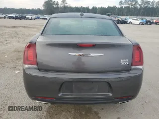 2019 Chrysler 300 S z VIN 2C3CCABG5KH585486, wystawiony jako Copart lot #48126285 z przebiegiem 131 088 mil mil oraz Szkoda całkowita • Salvage title. Historia ofert i sprzedaży dostępna na DreamBid. Obrazek 6.
