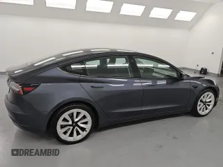 2023 Tesla Model 3 z VIN 5YJ3E1EA3PF459640, wystawiony jako Copart lot #61107195 z przebiegiem 141 027 mil mil oraz Czysty tytuł • Clean title. Historia ofert i sprzedaży dostępna na DreamBid. Obrazek 3.