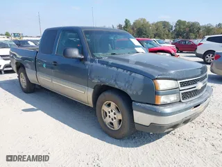 2006 Chevrolet Silverado 1500 LT1 with VIN 1GCEC19V36Z115777, listed as a IAAI auction lot 40671763 with 355,636 mi miles. Bid and sale history available at carsss.com. Image 1.