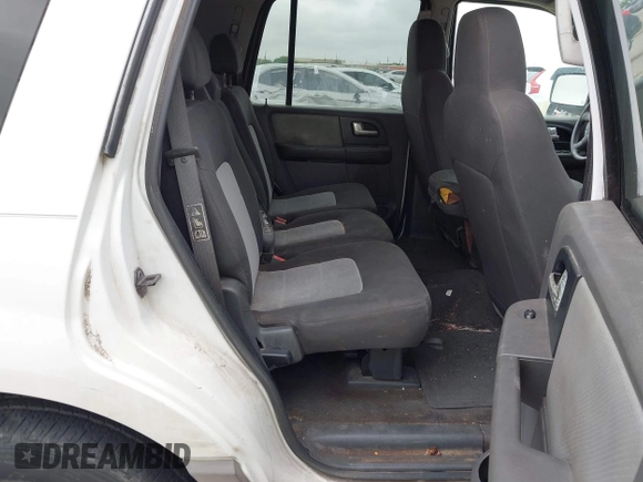 2003 Ford Expedition Special Service with VIN 1FMPU15L13LA66065, listed as a IAAI auction lot 41861536 with 254,362 mi miles. Bid and sale history available at carsss.com. Image 8.