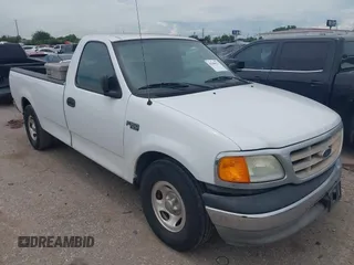 2004 Ford F-150 XL z VIN 2FTRF17204CA73581, wystawiony jako IAAI lot #42589927 z przebiegiem 239 592 mil mil oraz . Historia ofert i sprzedaży dostępna na DreamBid. Obrazek 1.
