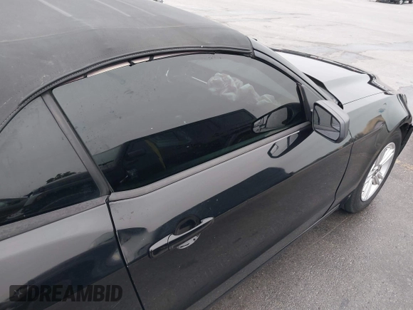 2014 Ford Mustang V6 z VIN 1ZVBP8EM2E5330955, wystawiony jako IAAI lot #41567236 z przebiegiem 17 365 mil mil oraz . Historia ofert i sprzedaży dostępna na DreamBid. Obrazek 18.