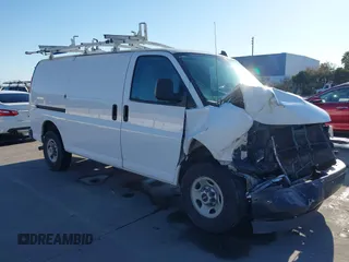 2017 GMC Savana Cargo Van with VIN 1GTW7AFF0H1294996, listed as a IAAI auction lot 41426311 with 189,457 mi miles. Bid and sale history available at carsss.com. Image 1.