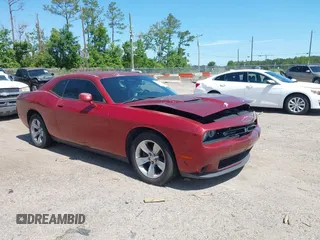 2017 Dodge Challenger SXT z VIN 2C3CDZAG8HH568476, wystawiony jako IAAI lot #42334027 z przebiegiem 161 515 mil mil oraz . Historia ofert i sprzedaży dostępna na DreamBid. Obrazek 1.