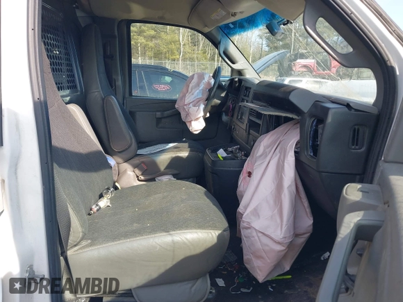 2019 GMC Savana Cargo z VIN 1GTW7AFG5K1210624, wystawiony jako IAAI lot #41786354 z przebiegiem 105 345 mil mil oraz . Historia ofert i sprzedaży dostępna na DreamBid. Obrazek 5.