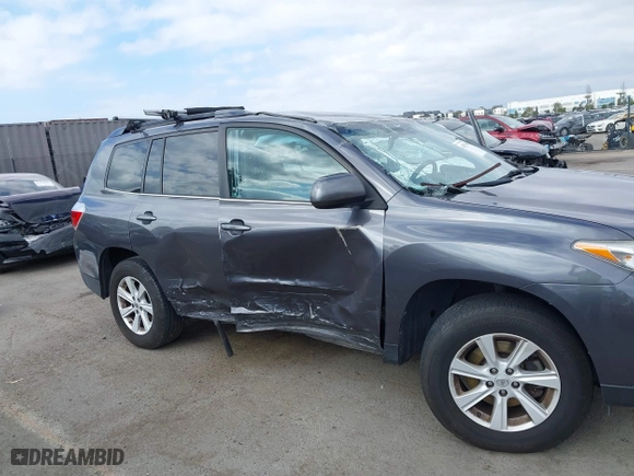 2013 Toyota Highlander with VIN 5TDZK3EH8DS142438, listed as a IAAI auction lot 41457469 with 165,347 mi miles. Bid and sale history available at carsss.com. Image 6.
