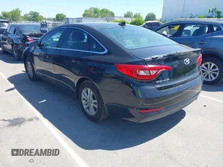 2015 Hyundai Sonata SE z VIN 5NPE24AF1FH210063, wystawiony jako IAAI lot #42053555 z przebiegiem 179 178 mil mil oraz . Historia ofert i sprzedaży dostępna na DreamBid. Obrazek 3.