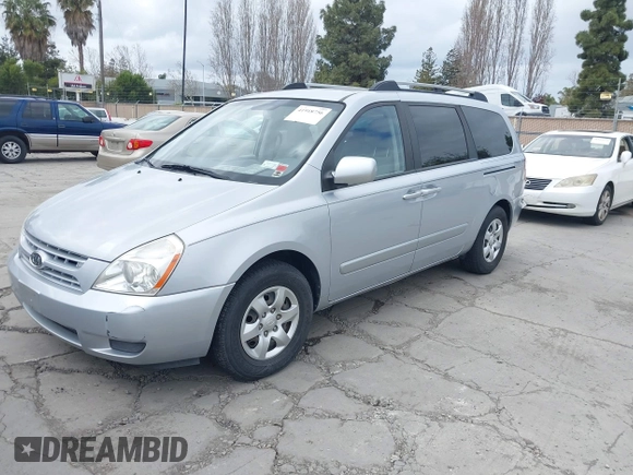 2008 Kia Sedona LX with VIN KNDMB233X86247628, listed as a IAAI auction lot 41918756 with 89,463 mi miles. Bid and sale history available at carsss.com. Image 2.