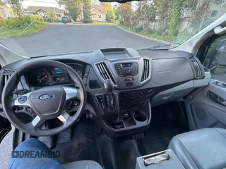 2017 Ford Transit z VIN 1FTYR2CM1HKB48712, wystawiony jako Copart lot #56607885 z przebiegiem 82 756 mil mil oraz Szkoda całkowita • Salvage title. Historia ofert i sprzedaży dostępna na DreamBid. Obrazek 9.