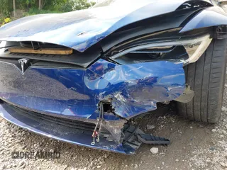 2022 Tesla Model S with VIN 5YJSA1E55NF486443, listed as a IAAI auction lot 42720110 with Not provided miles and . Bid and sale history available at DreamBid. Image 23.