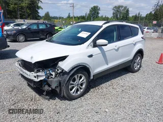 2018 Ford Escape SE z VIN 1FMCU9GD6JUB45046, wystawiony jako IAAI lot #42314262 z przebiegiem 107 962 mil mil oraz . Historia ofert i sprzedaży dostępna na DreamBid. Obrazek 18.