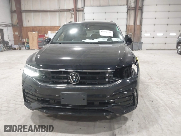 2024 Volkswagen Tiguan SE R-Line Black with VIN 3VV8B7AX8RM103700, listed as a IAAI auction lot 41991238 with 5,084 mi miles and . Bid and sale history available at DreamBid. Image 17.
