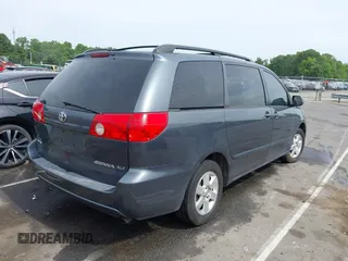2007 Toyota Sienna XLE z VIN 5TDZK22C47S041176, wystawiony jako IAAI lot #42188204 z przebiegiem 205 203 mil mil oraz . Historia ofert i sprzedaży dostępna na DreamBid. Obrazek 4.