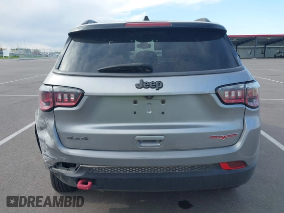 2019 Jeep Compass Trailhawk z VIN 3C4NJDDB6KT722424, wystawiony jako IAAI lot #42270528 z przebiegiem 98 007 mil mil oraz . Historia ofert i sprzedaży dostępna na DreamBid. Obrazek 16.