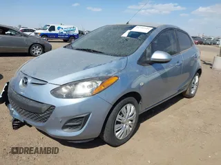 2013 Mazda 2 Sport z VIN JM1DE1KZ1D0162102, wystawiony jako IAAI lot #41752144 z przebiegiem 96 906 mil mil oraz . Historia ofert i sprzedaży dostępna na DreamBid. Obrazek 2.