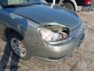 2005 Chevrolet Malibu with VIN 1G1ZS52F45F256302, listed as a IAAI auction lot 41964761 with 198,233 mi miles. Bid and sale history available at carsss.com. Image 6.