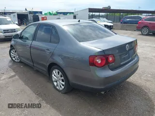 2010 Volkswagen Jetta Limited Edition с VIN 3VWRX7AJ7AM155675, выставлен на аукционе IAAI как лот 42477253 с пробегом 184 597 миль миль и . История ставок и продаж доступна на DreamBid. Изображение 3.