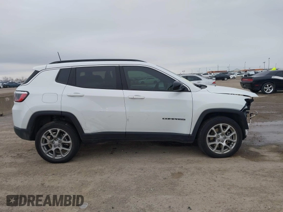 2024 Jeep Compass Latitude Lux with VIN 3C4NJDFN4RT169922, listed as a IAAI auction lot 41564166 with 16,097 mi miles and . Bid and sale history available at DreamBid. Image 13.